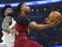 HTH- 字母哥抢比赛用球 