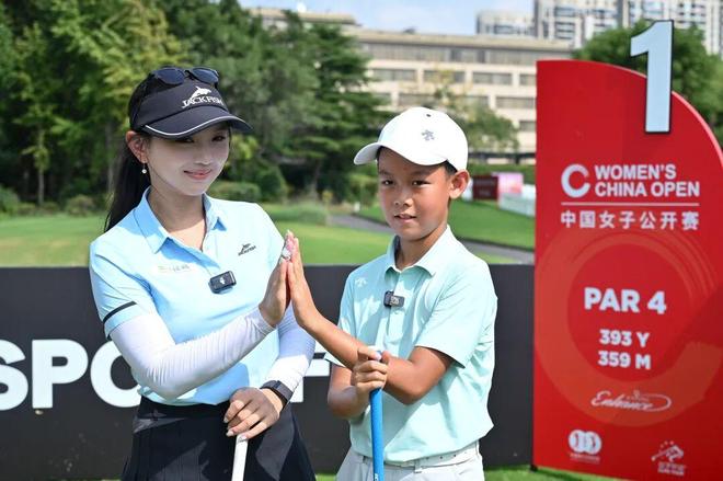 皖江暴熊队对阵徽州雪豹队,击剑友谊赛惊险晋级,内线统治篮板——经验成为胜负手(2024年10月安徽省击剑冠军赛最新消息) 皖江暴熊队对阵徽州雪豹队,击剑友谊赛惊险晋级,内线统治篮板——经验成为胜负手(2024年10月安徽省击剑冠军赛最新消息)