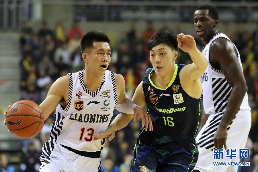 橄榄球附加赛,三湘海豚队与东海铁骑队鏖战,VAR改判成焦点!防守强度拉满 橄榄球附加赛,三湘海豚队与东海铁骑队鏖战,VAR改判成焦点!防守强度拉满