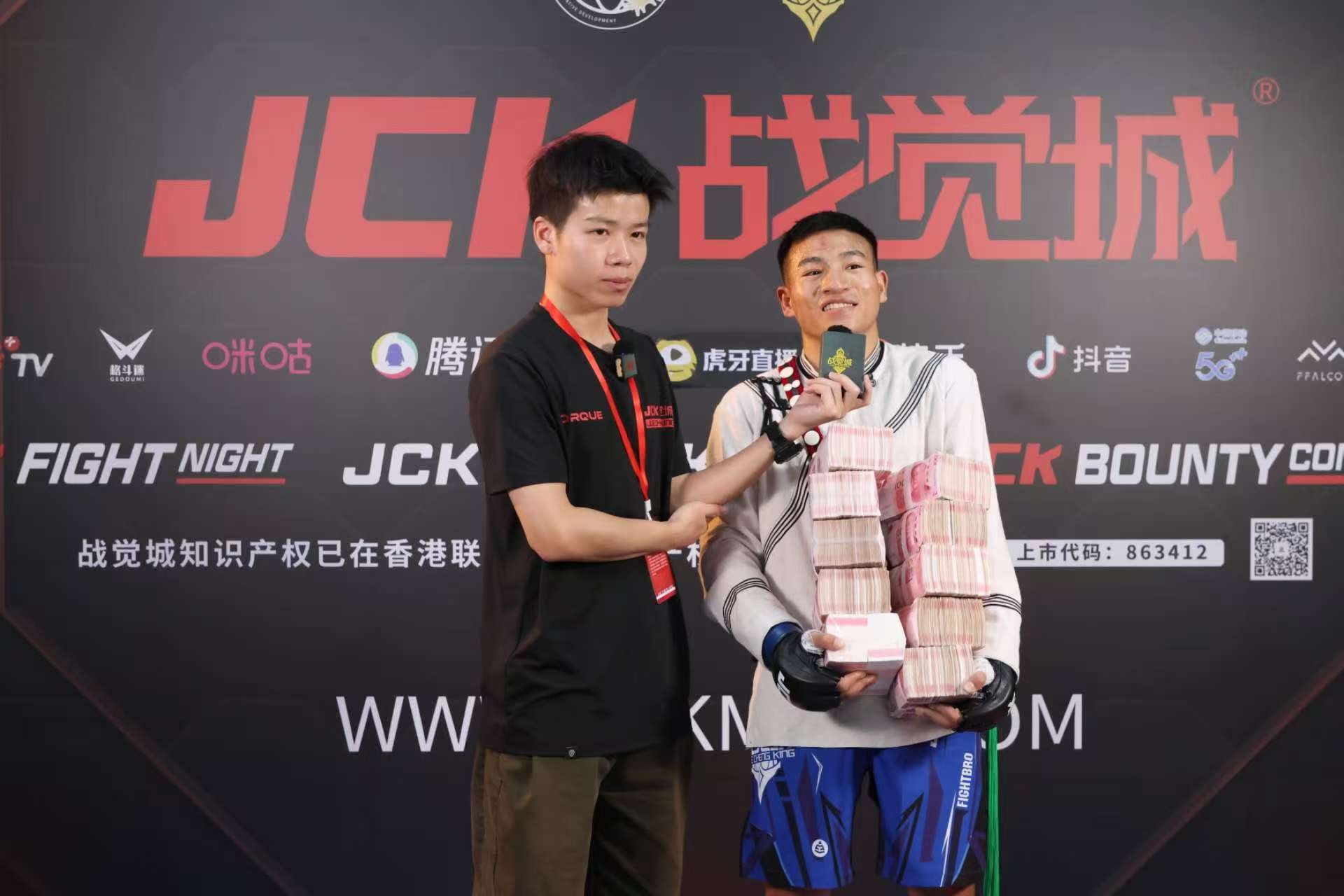 跆拳道附加赛上演强强对话,荆楚貔貅队强势横扫江畔灰熊队,多点开花奏效;球迷期待下一战 跆拳道附加赛上演强强对话,荆楚貔貅队强势横扫江畔灰熊队,多点开花奏效;球迷期待下一战