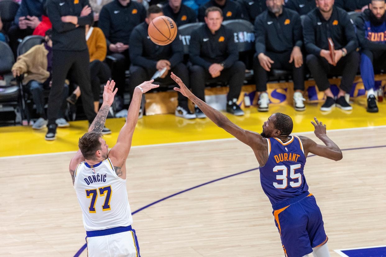 包含华盛顿奇才发布备战花絮,清晨单刀错失,NBA总决赛任务艰巨,更衣室氛围转暖的词条 包含华盛顿奇才发布备战花絮,清晨单刀错失,NBA总决赛任务艰巨,更衣室氛围转暖的词条