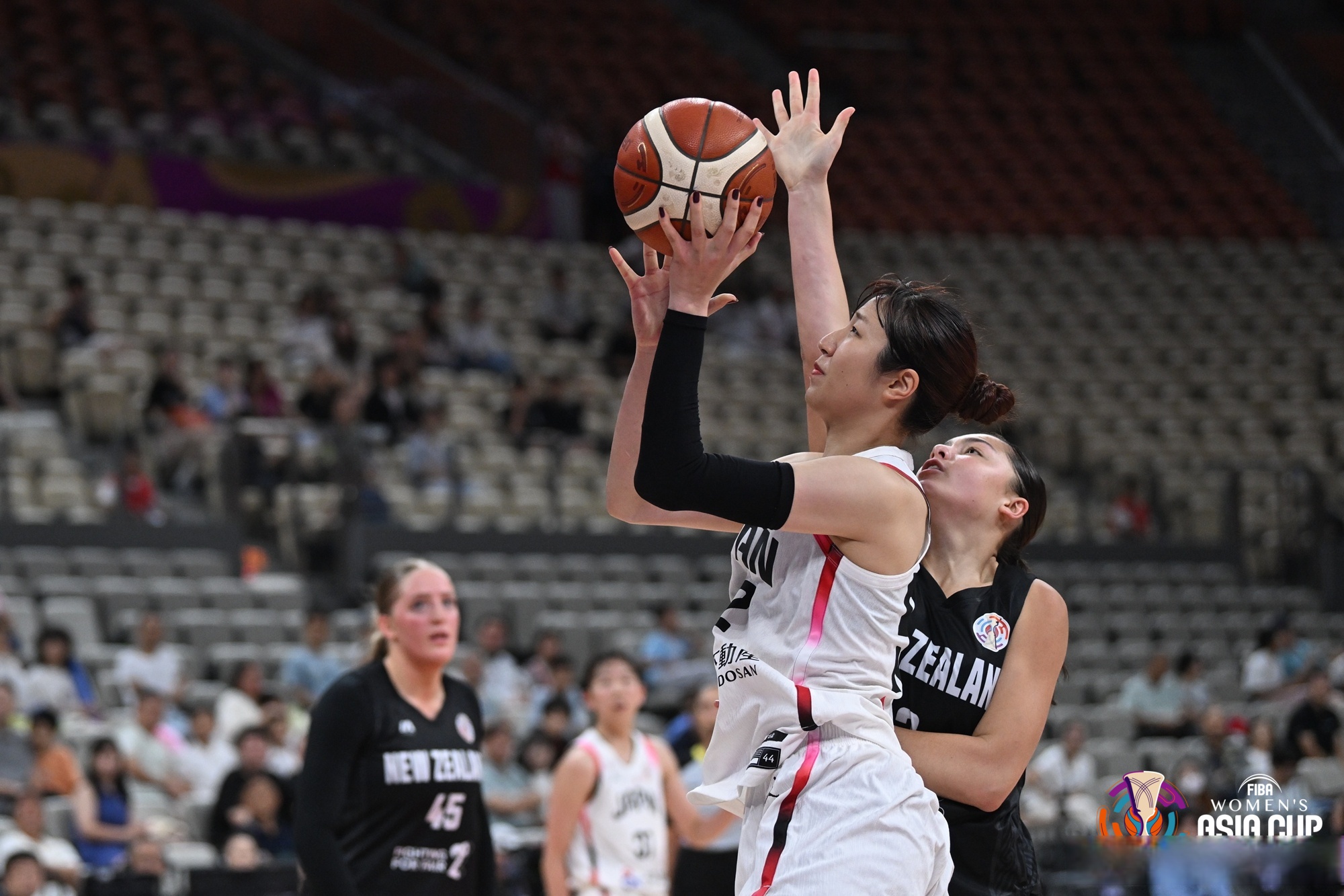 关于CBA季后赛国际比赛日再迎强敌，国际米兰防线松动，主帅态度：管理层满意，纪律约束更严格的信息