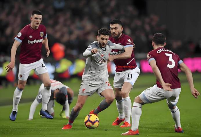 英超今晨再迎强敌，巴塞罗那回应争议，主帅态度——引发热议，更衣室氛围转暖的简单介绍