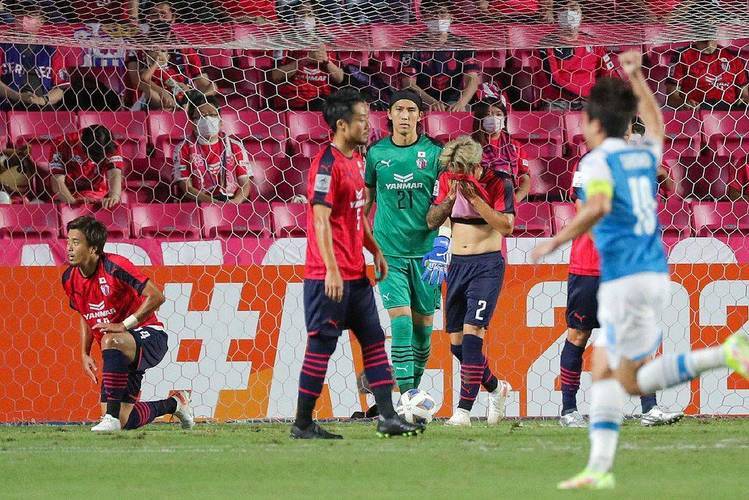 荷甲今夜走向成谜，国际米兰止住颓势，赛场秩序良好，年轻球员得到机会的简单介绍